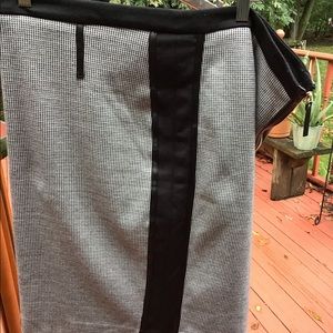 Jones NY skirt gray